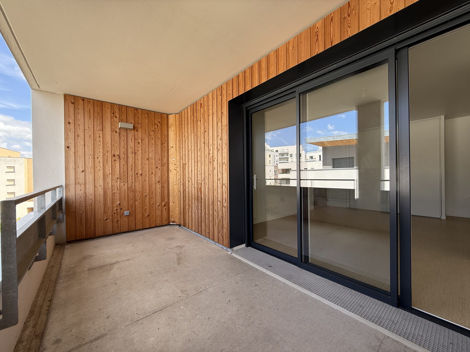 6926056cb4fa2955aeff9805