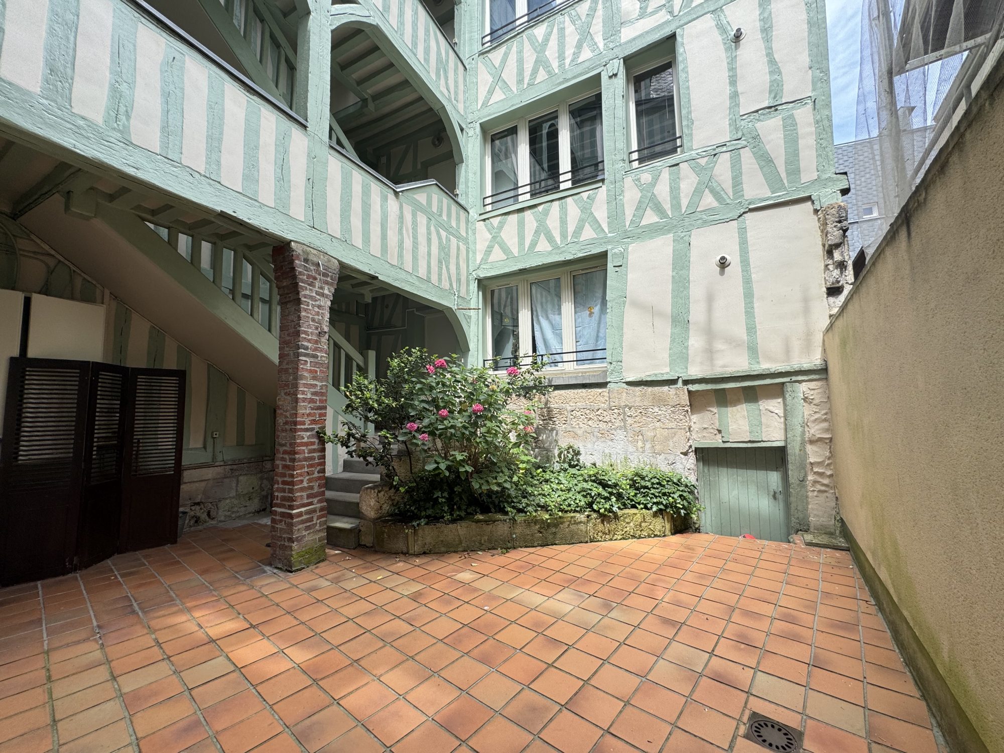 6926056cb4fa2955aeff981a